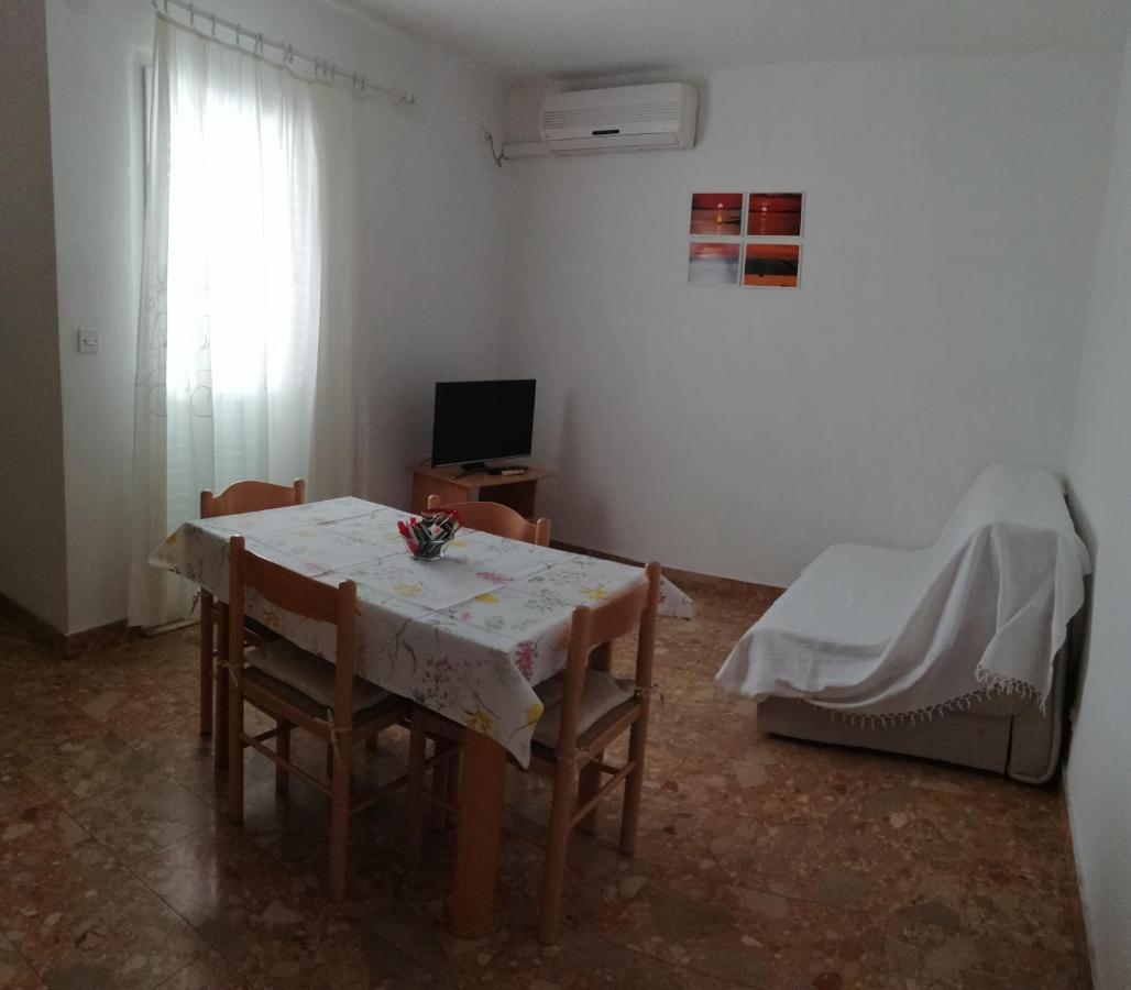Apartments Vini And Ivana Sućuraj 外观 照片