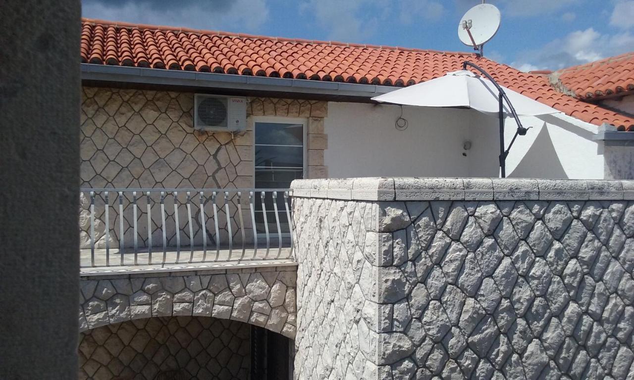 Apartments Vini And Ivana Sućuraj 客房 照片